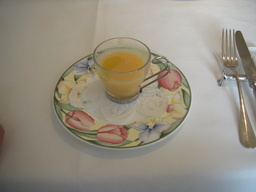 サフランとカブの温かいスープのサムネール画像