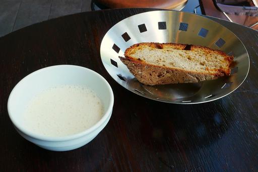 ポタージュスープとパン