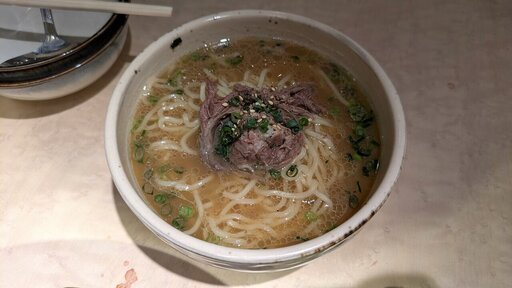 牛骨醤油ラーメン