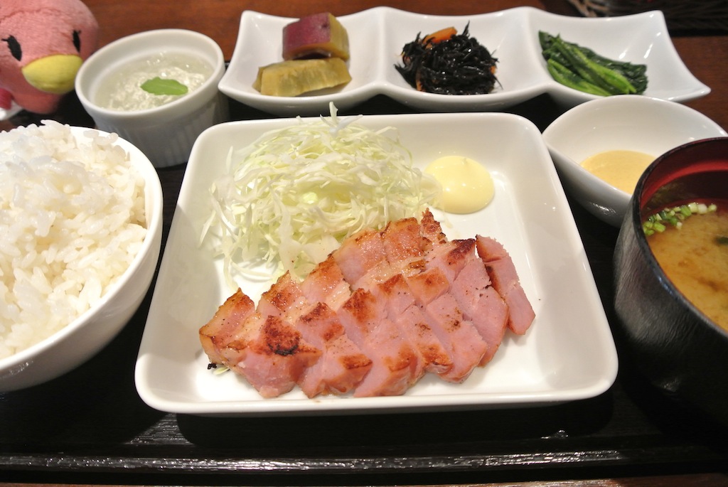 http://lunch.tokyo-review.com/image/DSC_3735.JPG