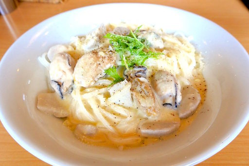 有機里芋と広島県産の牡蠣のクリームソース